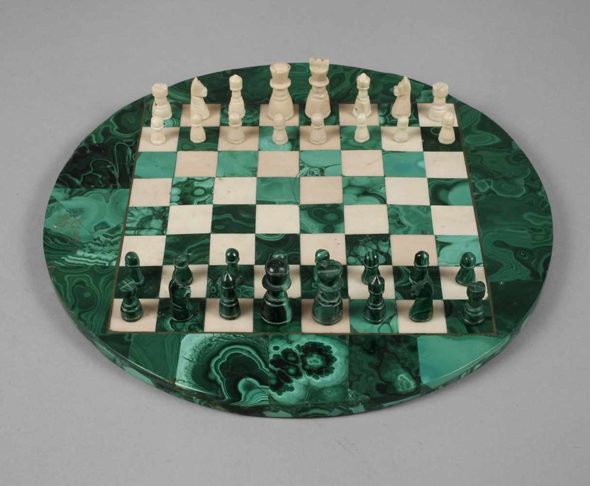 Schachspiel Malachitwohl Russland, 1. Hälfte 20. Jh., rundes Schachbrett aus Kunstguss, eingelegt