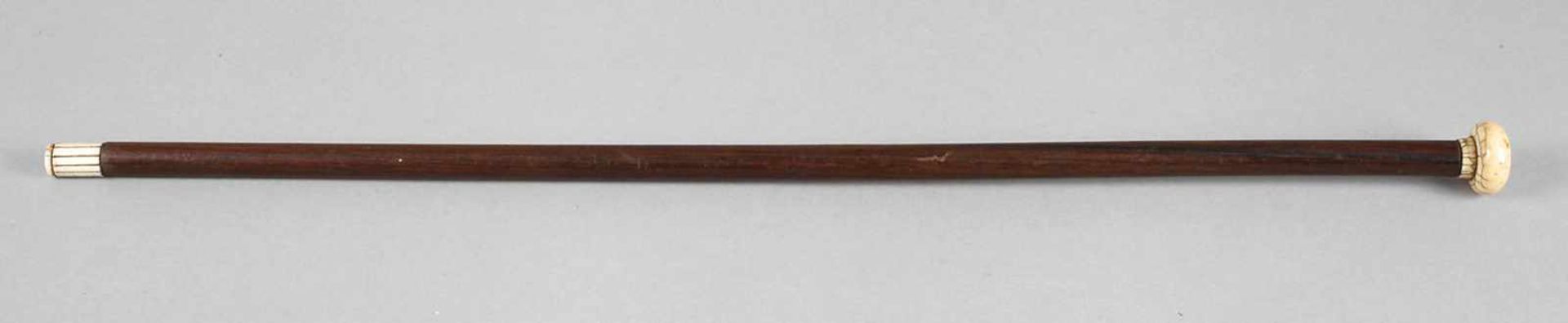 Taktstockum 1830, Palisander, die Abschlüsse aus Elfenbein, Altersspuren, L 50 cm. BITTE BEACHTEN: