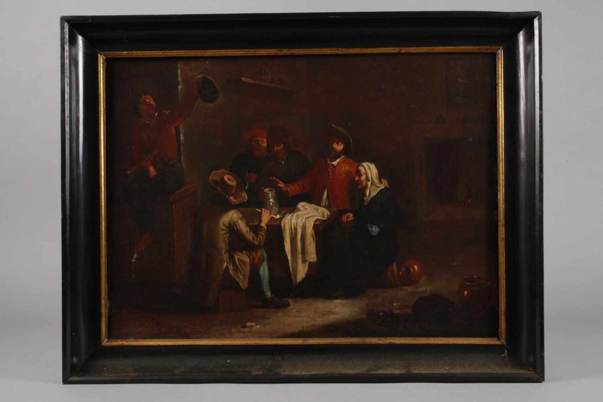 Gesellige Runde im Kücheninterieurältere Dame, mit vier Männern beim Singen und Pfeife rauchen, um - Bild 2 aus 4