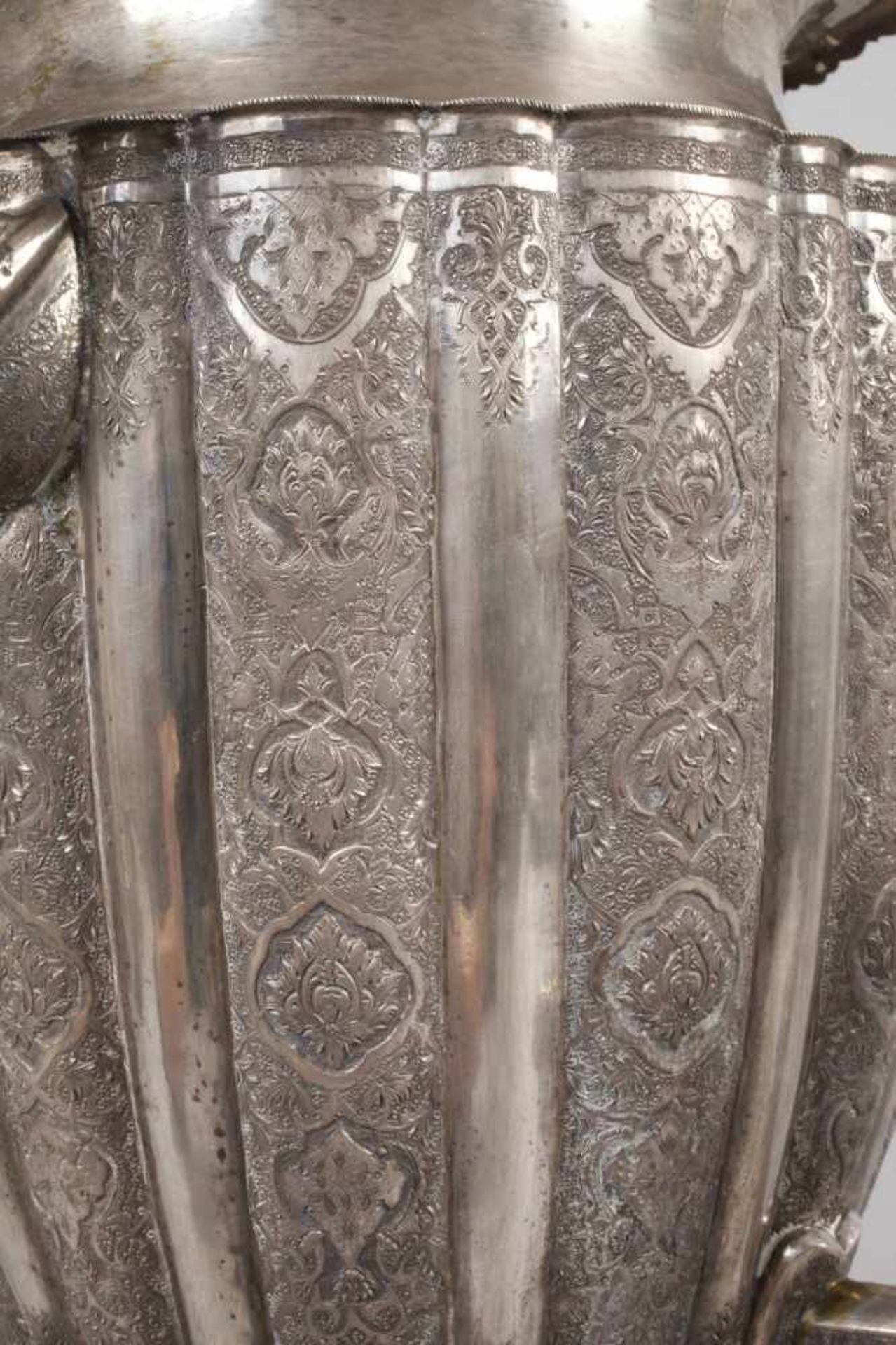 Großer persischer Samowar SilberMitte 20. Jh., Silber geprüft, fünfteilig, bestehend aus Samowar, - Image 10 of 13