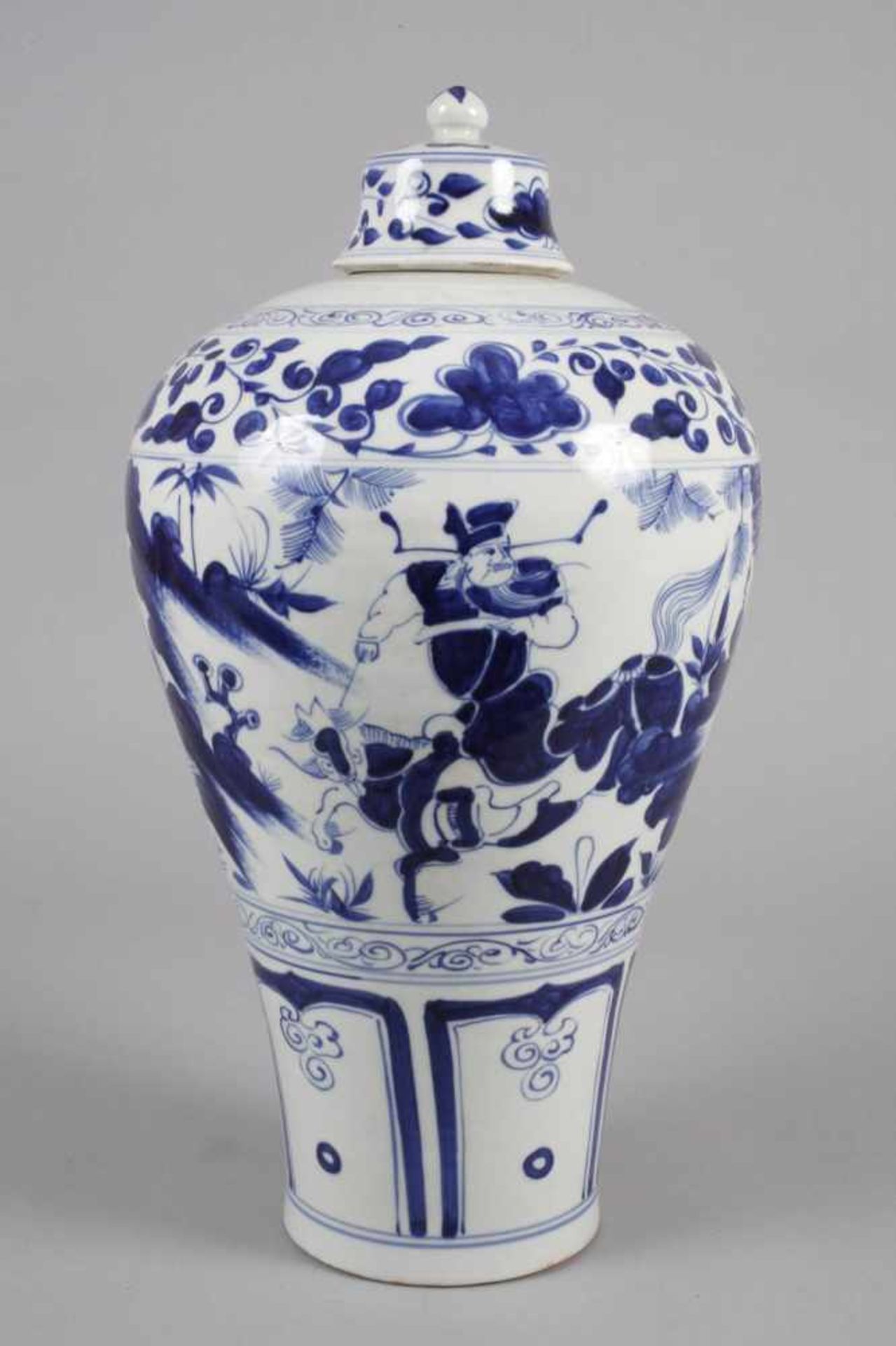 Vase China19. Jh., ungemarkt, weiß glasiertes Porzellan in kobaltblauer Unterglasurbemalung, - Image 4 of 6