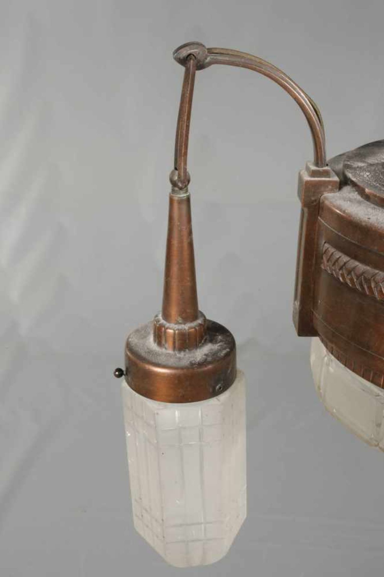 Deckenlampe Jugendstilum 1910, Bronze teils massiv bzw. ornamental getrieben, ringförmiges Gehäuse - Bild 4 aus 4