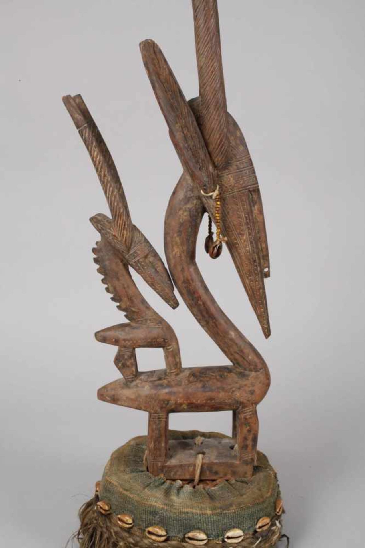 Antilopen-TanzaufsatzMali, 20. Jh., der Volksgruppe der Bambara zugeordnet, Holz fein beschnitzt, in - Bild 4 aus 5