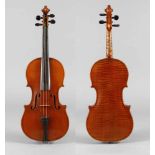 Violine im Etuimit Zettel bezeichnet nach Joseph Guarnerius gefertigt von J. Altrichter, Hof-