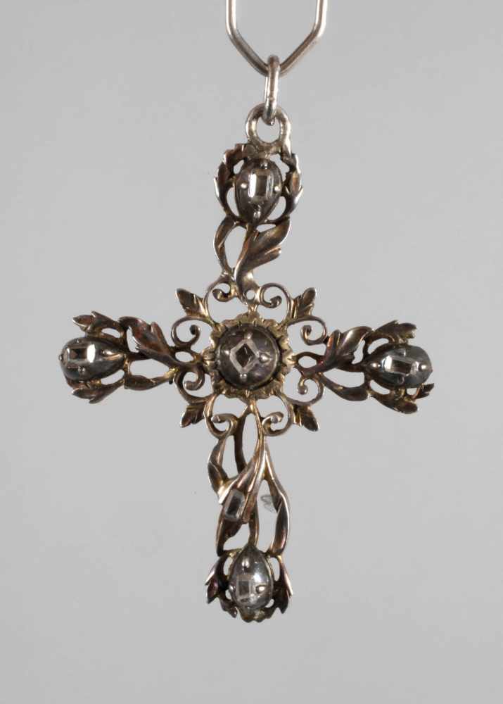 Kreuz mit DiamantbesatzAnfang 19. Jh., Silber, teilweise vergoldet, geprüft, aufwendig