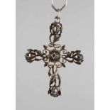 Kreuz mit DiamantbesatzAnfang 19. Jh., Silber, teilweise vergoldet, geprüft, aufwendig