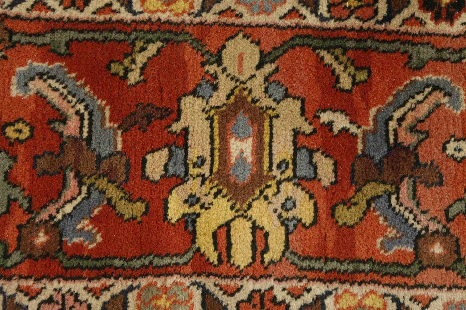 Großer Teppich mit Bachtiar-Motiv1. Hälfte 20. Jh., maschinengewebt, üppig floral verziertes - Image 2 of 3