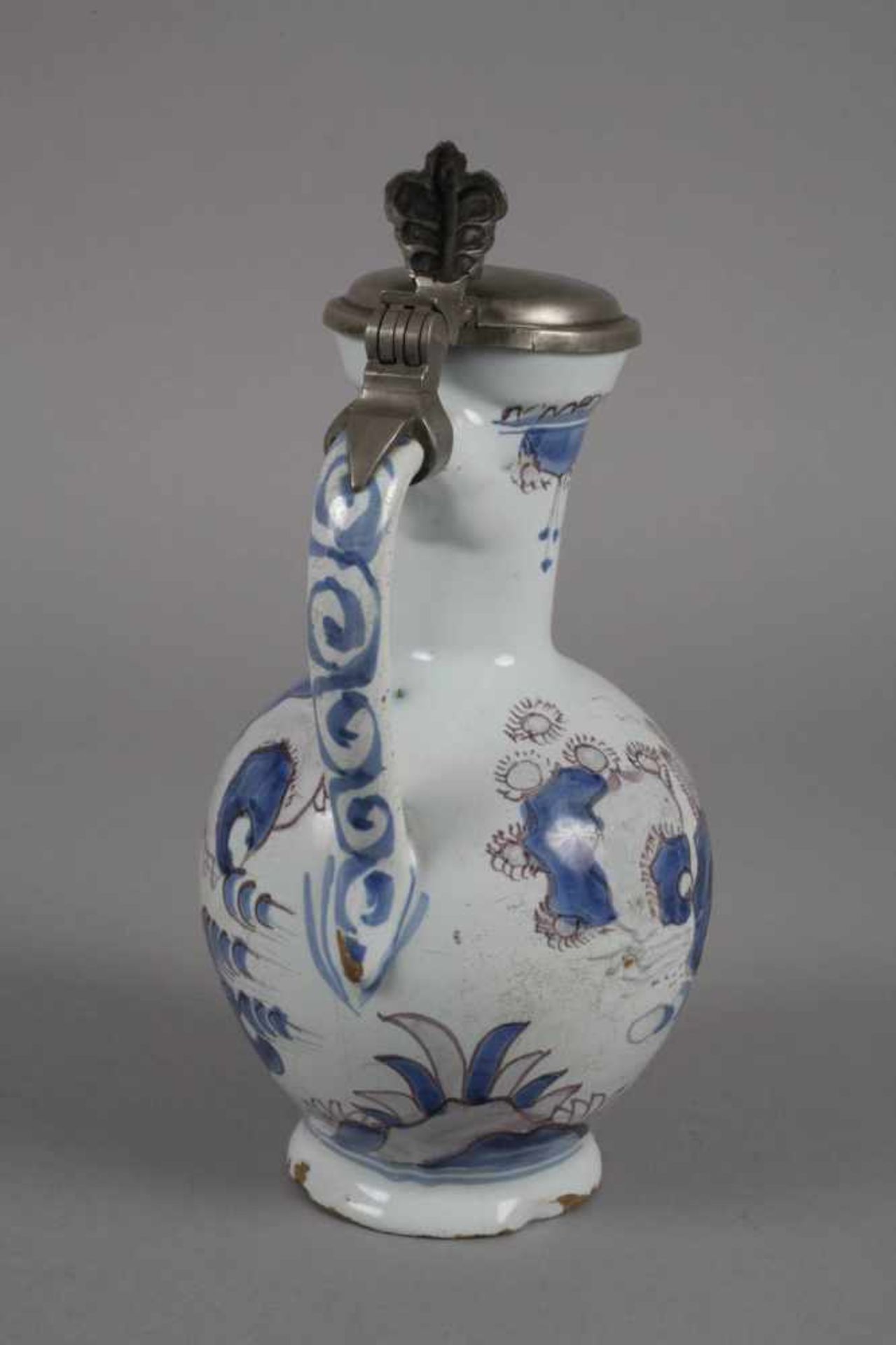 Fayence Enghalskrugwohl Ansbach, um 1800, hellbrauner Scherben mit kleisterblauer Glasur, - Bild 2 aus 5
