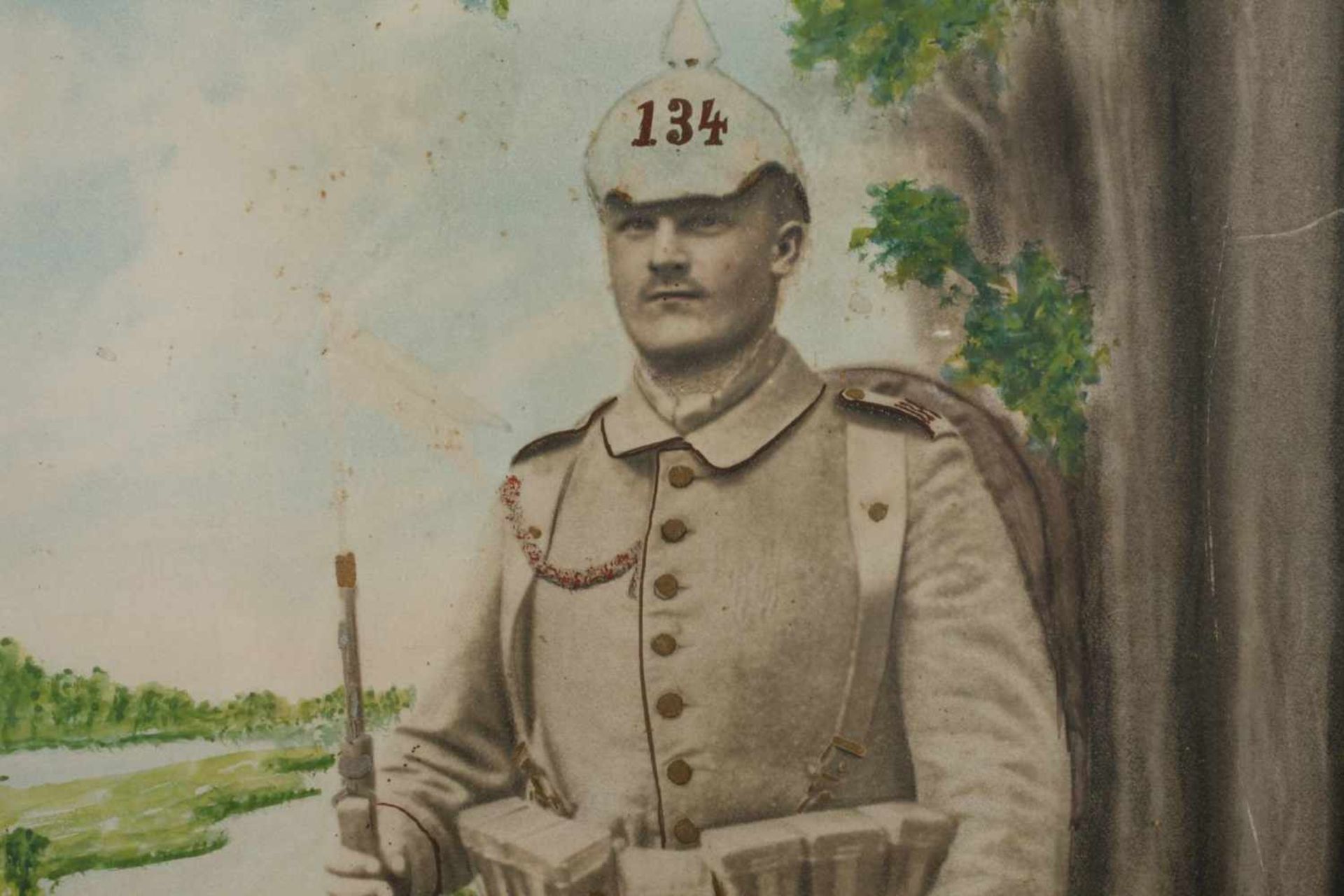 Kolorierte Fotografie 134. Regt. Plauenum 1910, Portraitfotografie, in voller Montur mit - Bild 3 aus 3