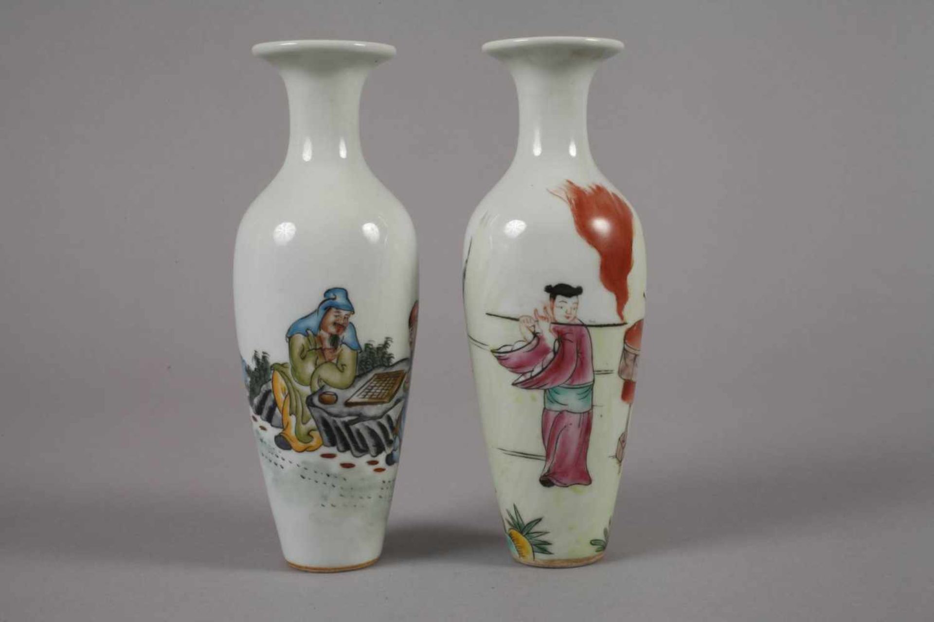 Sechs Vasen China1960er bis 1970er Jahre, gemarkt und signiert, Weißporzellan in polychromer - Bild 7 aus 12