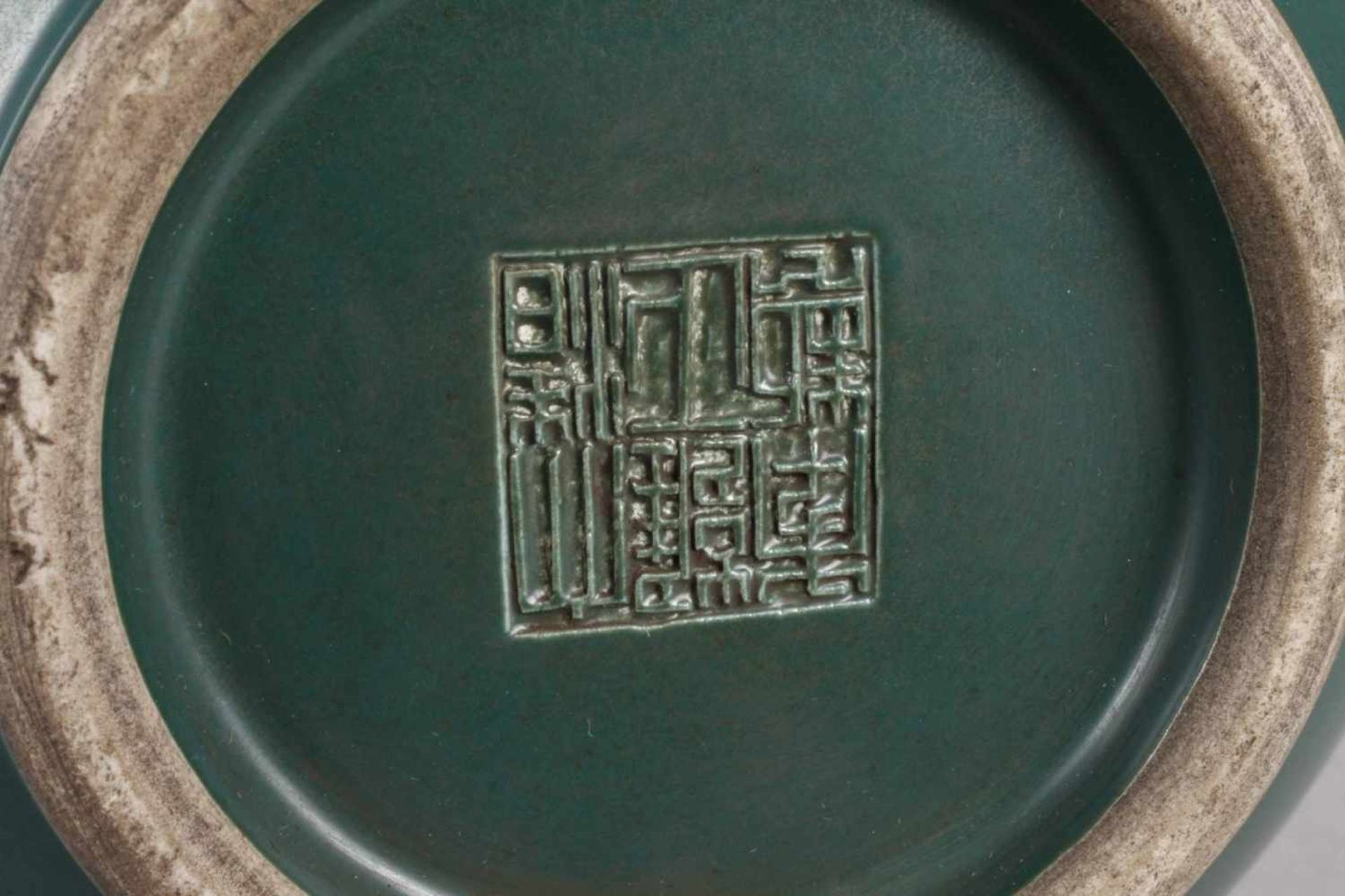 Solifleur China20. Jh., am Boden geprägte Vier-Zeichen-Marke, Porzellan in kräftiger - Bild 2 aus 3