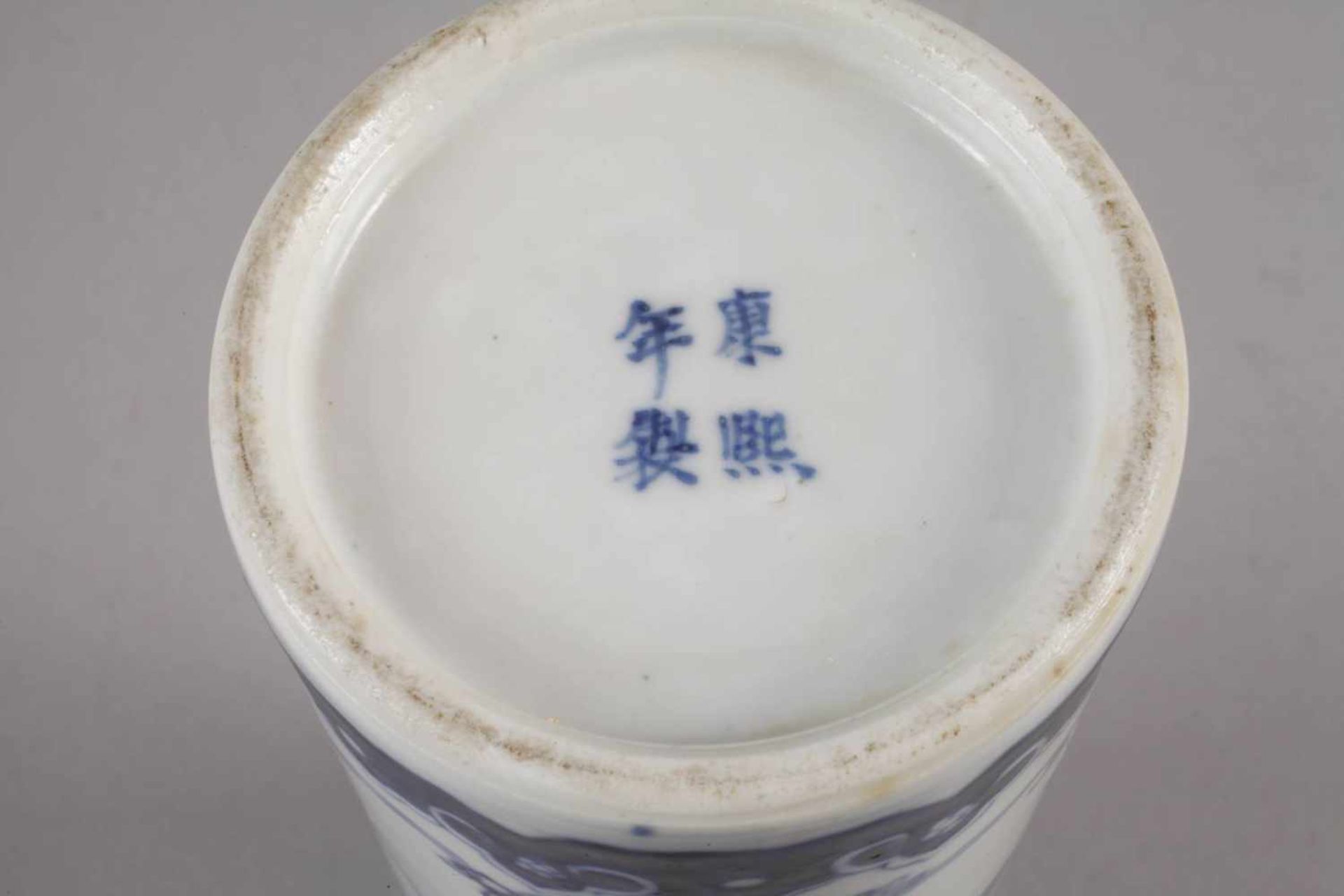 Vase ChinaEnde 19. Jh., am Boden Vier-Zeichen-Marke, Porzellan in kobaltblauer - Bild 4 aus 4