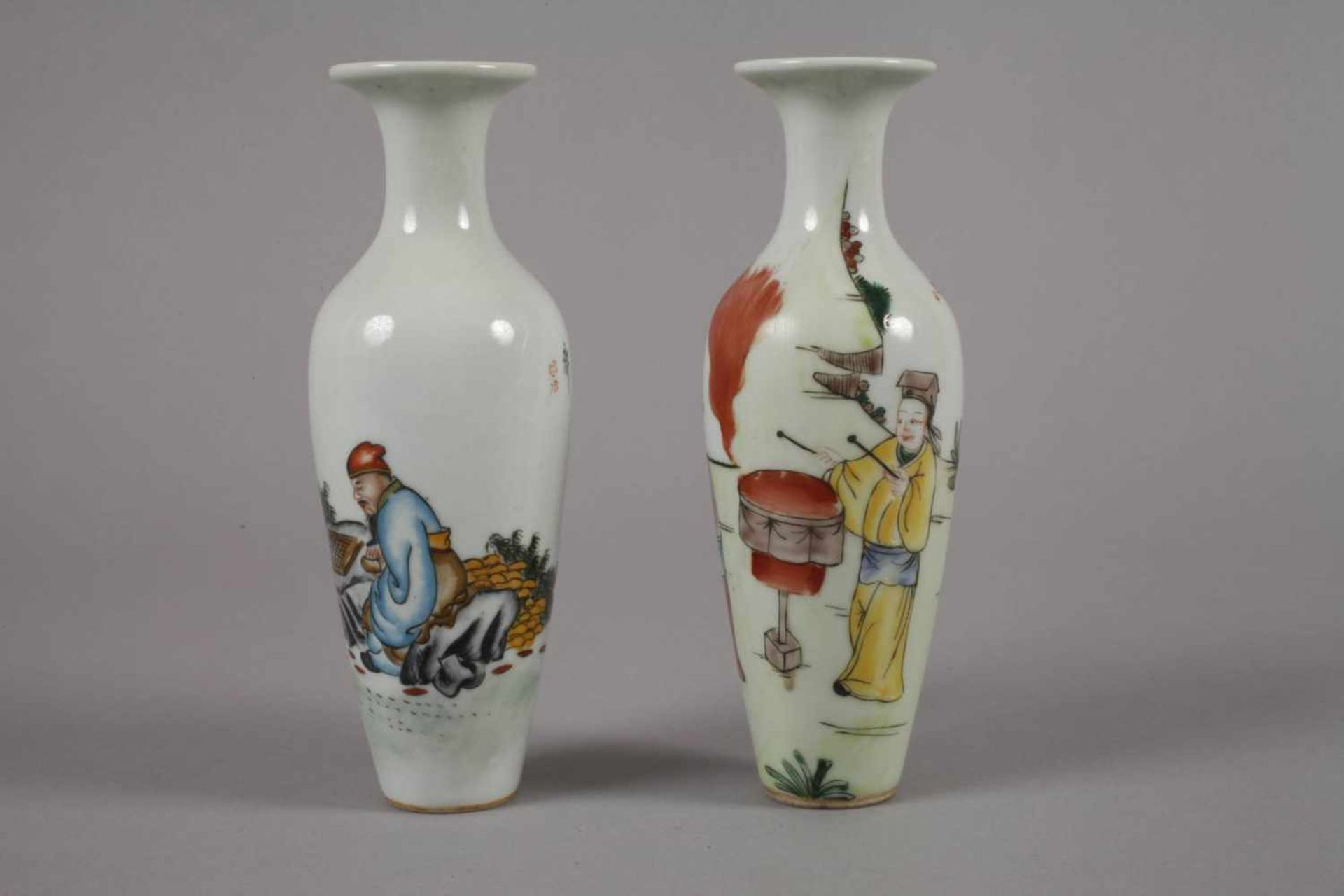 Sechs Vasen China1960er bis 1970er Jahre, gemarkt und signiert, Weißporzellan in polychromer - Bild 8 aus 12