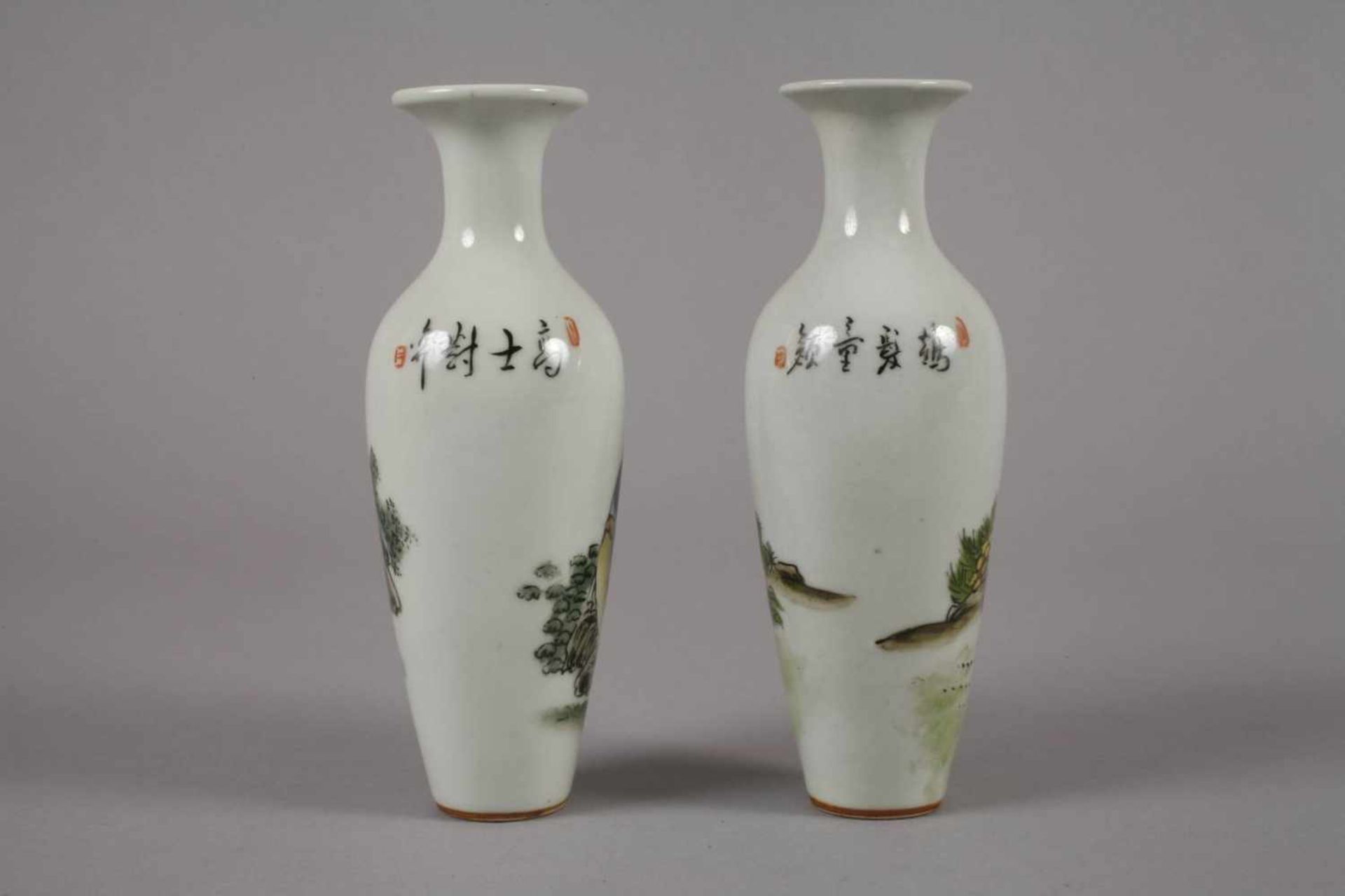 Sechs Vasen China1960er bis 1970er Jahre, gemarkt und signiert, Weißporzellan in polychromer - Bild 3 aus 12