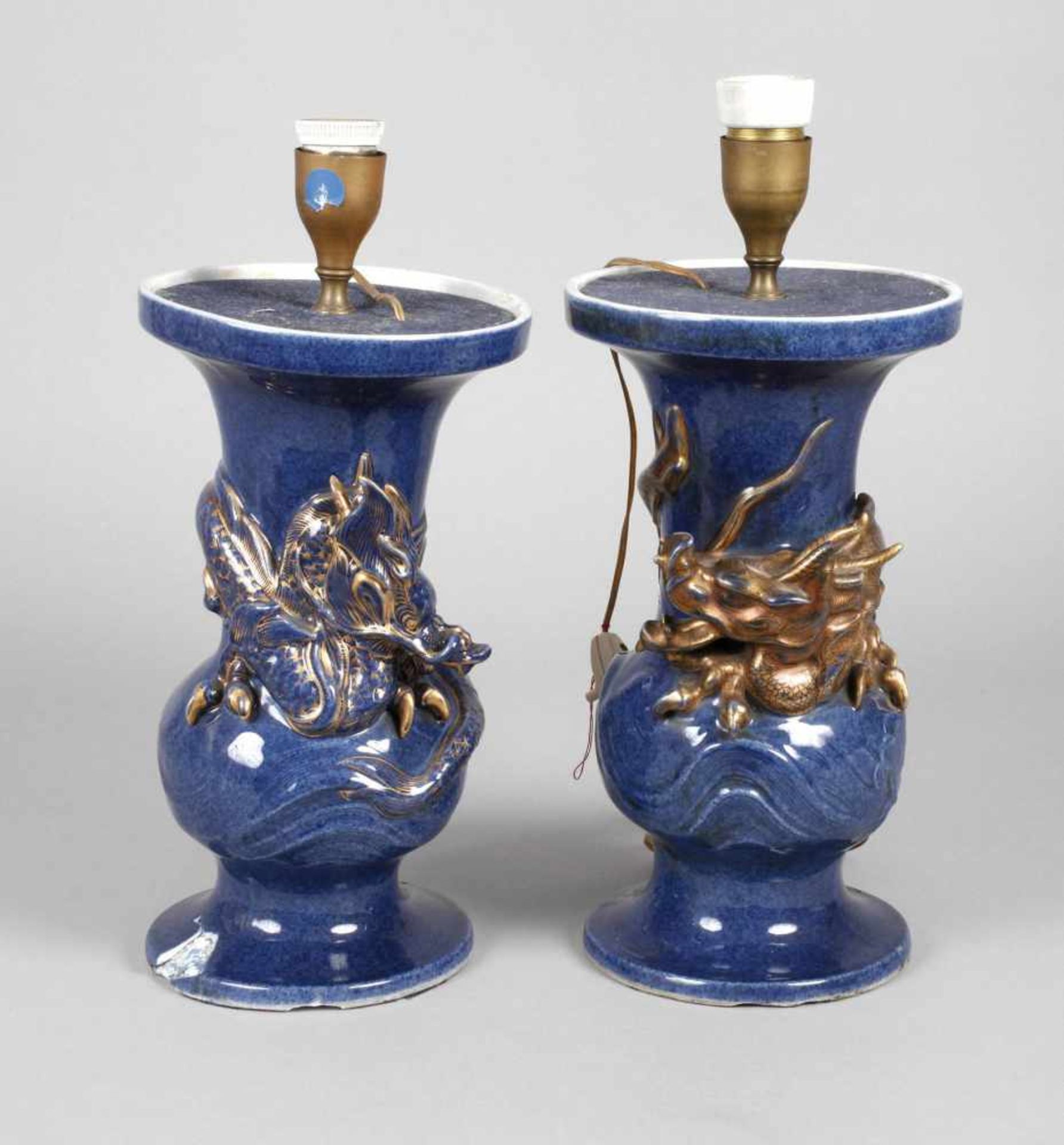 Paar Salonlampen1920er Jahre, ungemarkt, balusterförmige Lampenfüße aus kobaltblau glasiertem