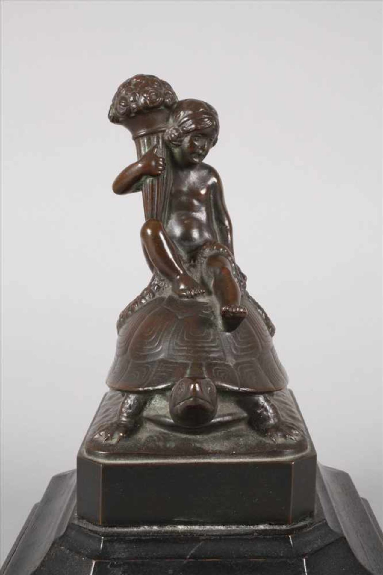 C. Bull, Mädchen auf Schildkröteum 1900, signiert, Gießerstempel Bildgießerei Lauchhammer, Bronze - Bild 2 aus 7
