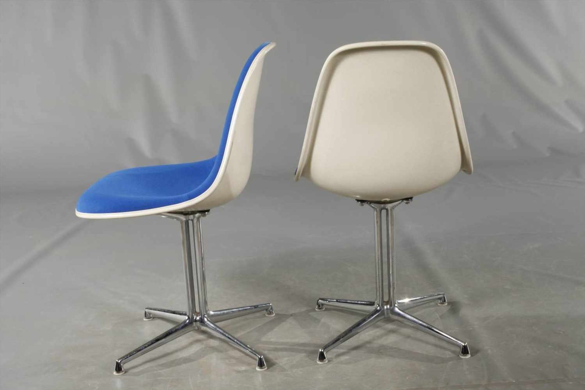 Vier Stühle "Lafonda" Charles & Ray Eames Entwurf 1961, Herstellung Vitra Weil am Rhein, Sitzschalen - Bild 5 aus 7