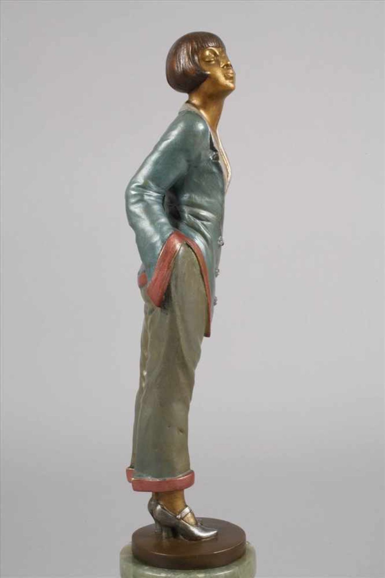 Josef Lorenzl, Modedame1. Drittel 20. Jh., signiert, Bronze polychrom in Kaltbemalung staffiert, - Bild 4 aus 7