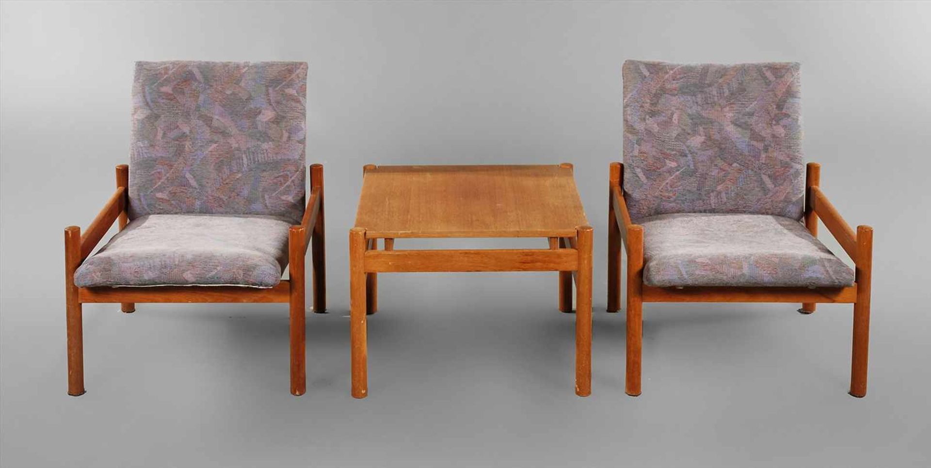 Sitzgruppe Teakholzwohl Skandinavien, 1960er Jahre, bestehend aus Tisch und zwei Sesseln, Gestell