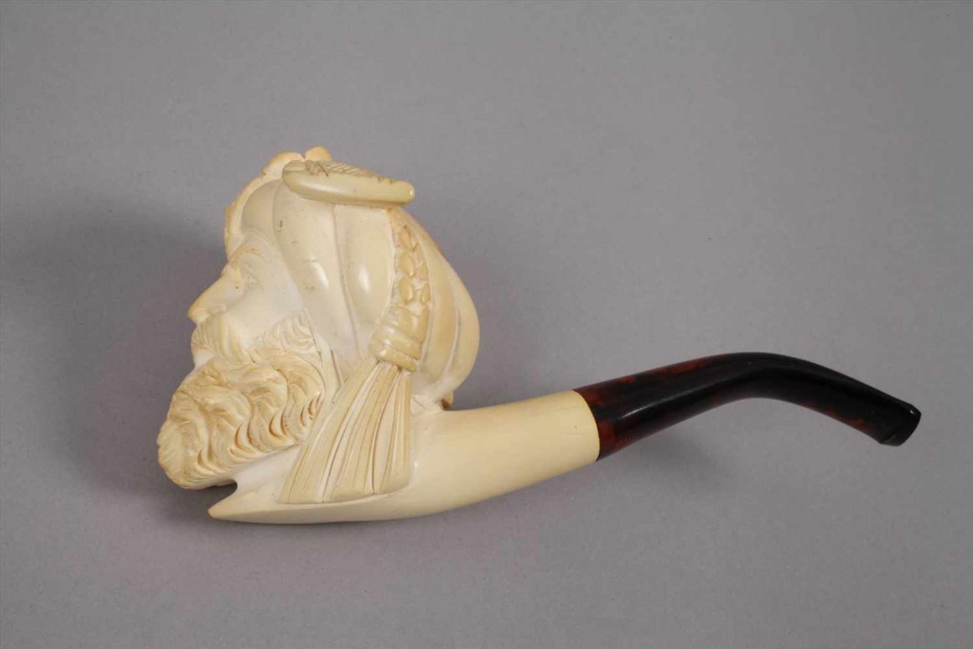 Zwei Meerschaumpfeifen19./20. Jh., Meerschaum aufwendig beschnitzt, figürlicher Pfeifenkopf in - Bild 3 aus 6