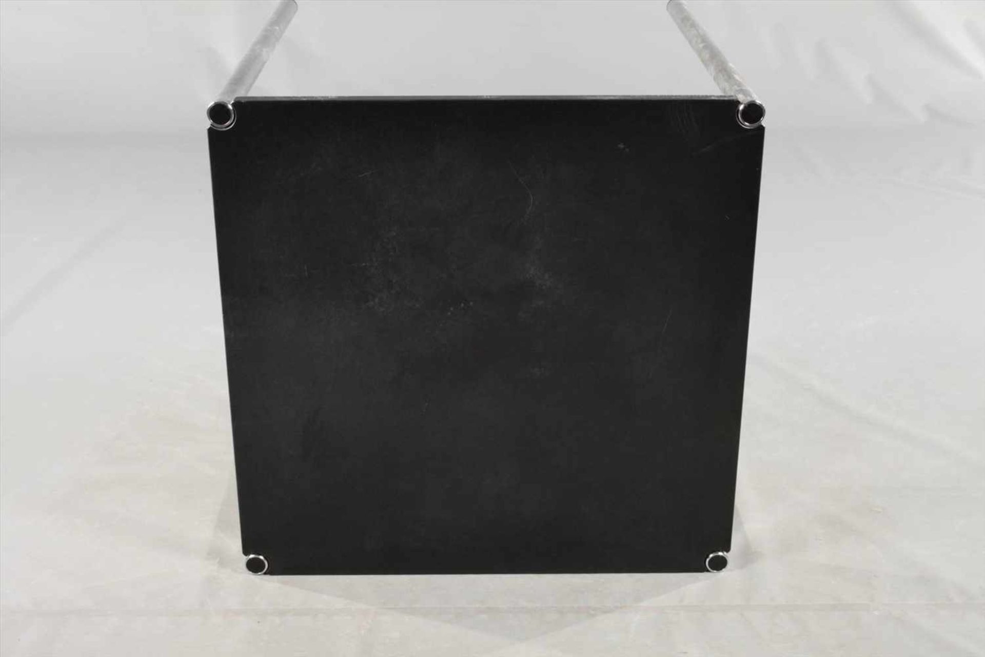 Tisch USM Hallerum 1990, quadratischer Tisch mit schwarz lackierter Platte aus Esche, verchromte - Bild 4 aus 4