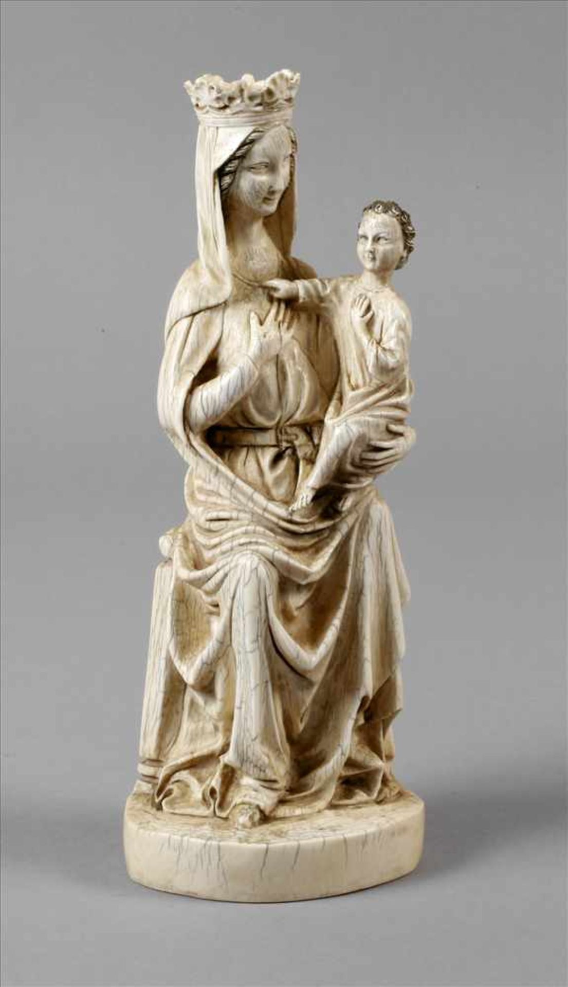 Spätgotische Madonnawohl Frankreich 15./16. Jh., Elfenbein aufwendig beschnitzt, teils graviert