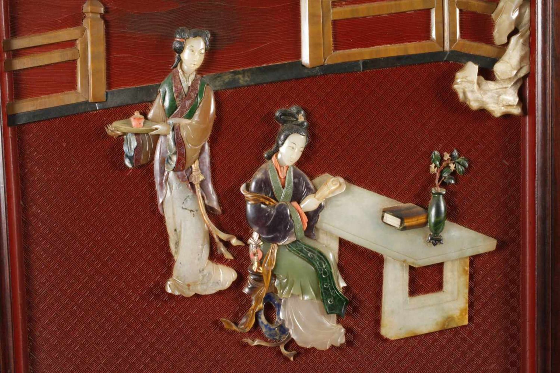 Vier Wandpaneele mit SteinschnitzereienChina, 20. Jh., ungemarkt, roter, ornamental reliefierter - Bild 6 aus 11