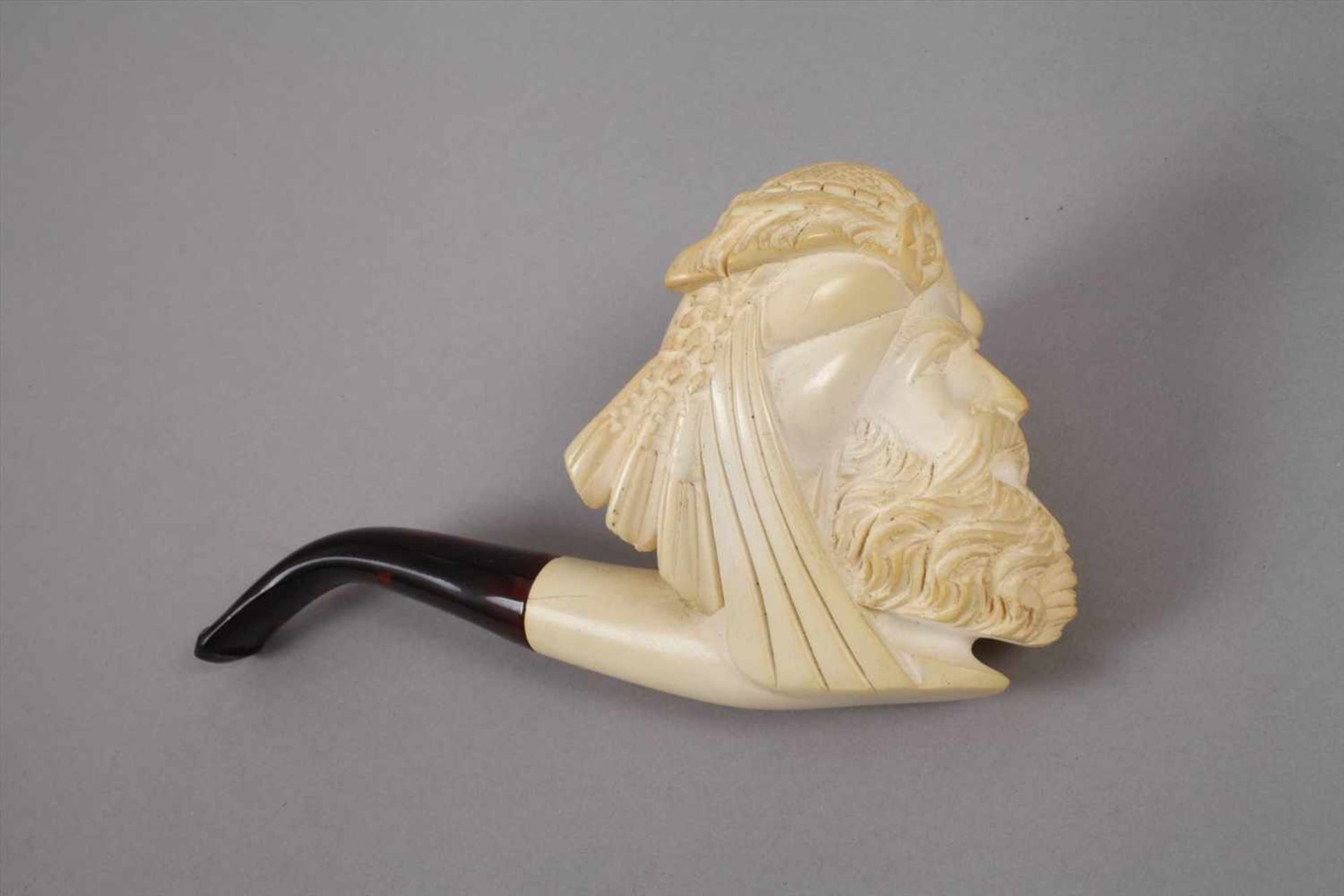 Zwei Meerschaumpfeifen19./20. Jh., Meerschaum aufwendig beschnitzt, figürlicher Pfeifenkopf in - Bild 2 aus 6