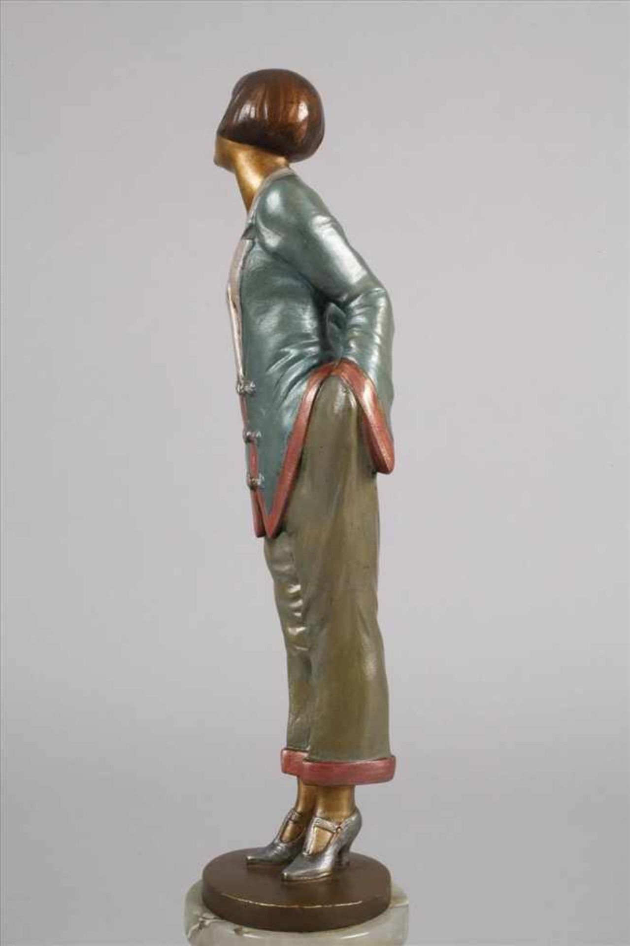 Josef Lorenzl, Modedame1. Drittel 20. Jh., signiert, Bronze polychrom in Kaltbemalung staffiert, - Bild 2 aus 7