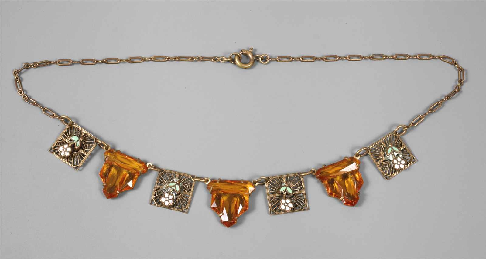 Art déco-Kette um 1920, Messing, Mittelteil teilweise mit Emaille belegt und Zwischenteile aus