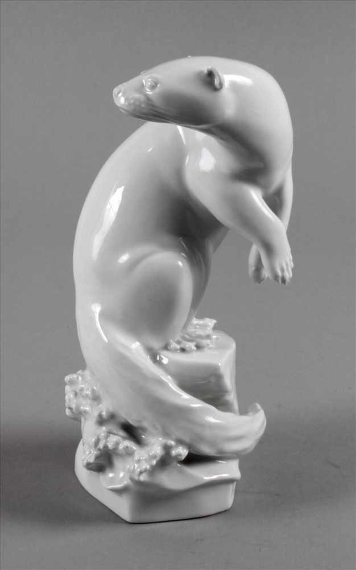 Meissen "Fischotter"Entwurf Max Esser 1931, signiert, blaue Schwertermarke, 1. Wahl, Weißstempel,