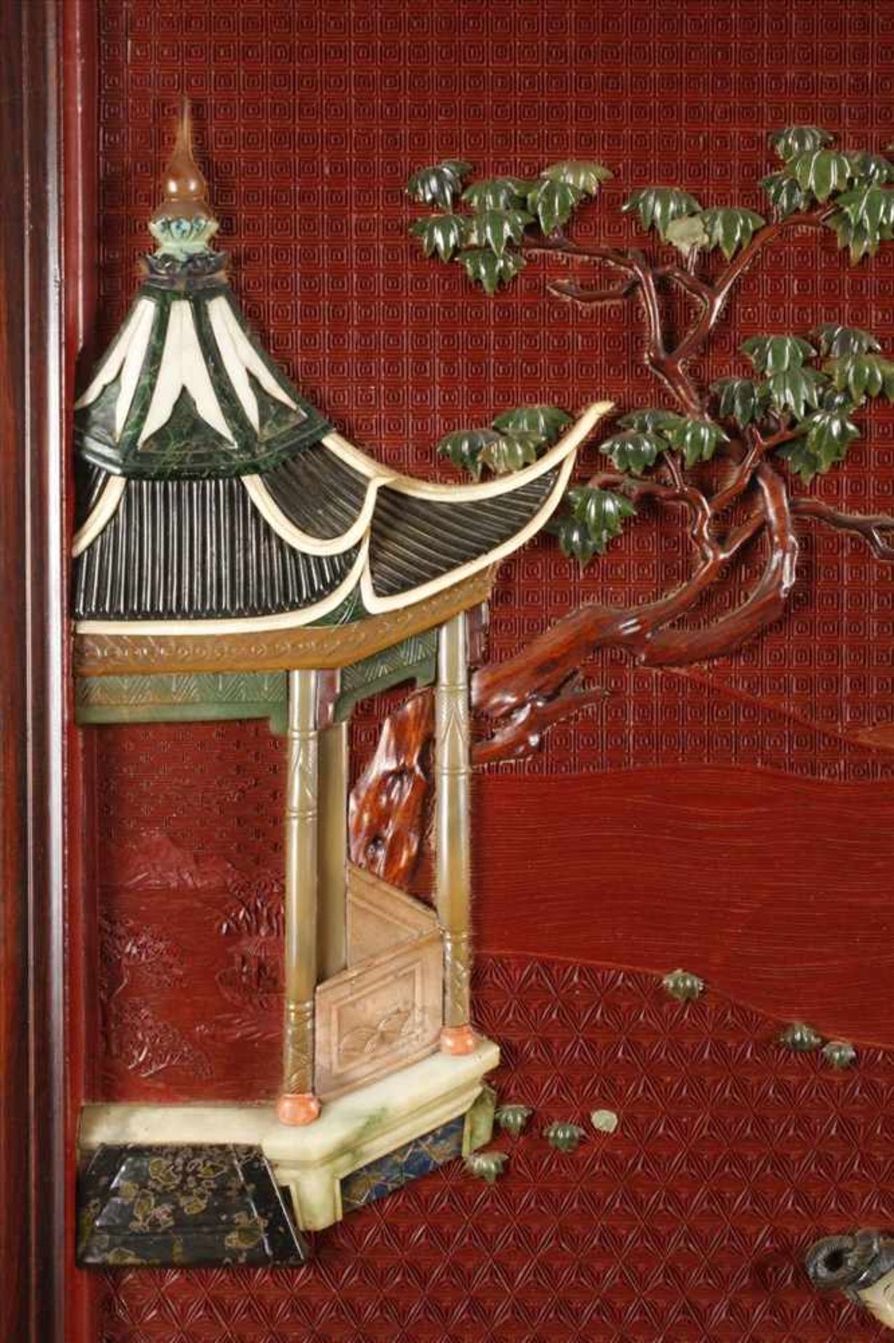 Vier Wandpaneele mit SteinschnitzereienChina, 20. Jh., ungemarkt, roter, ornamental reliefierter - Bild 10 aus 11