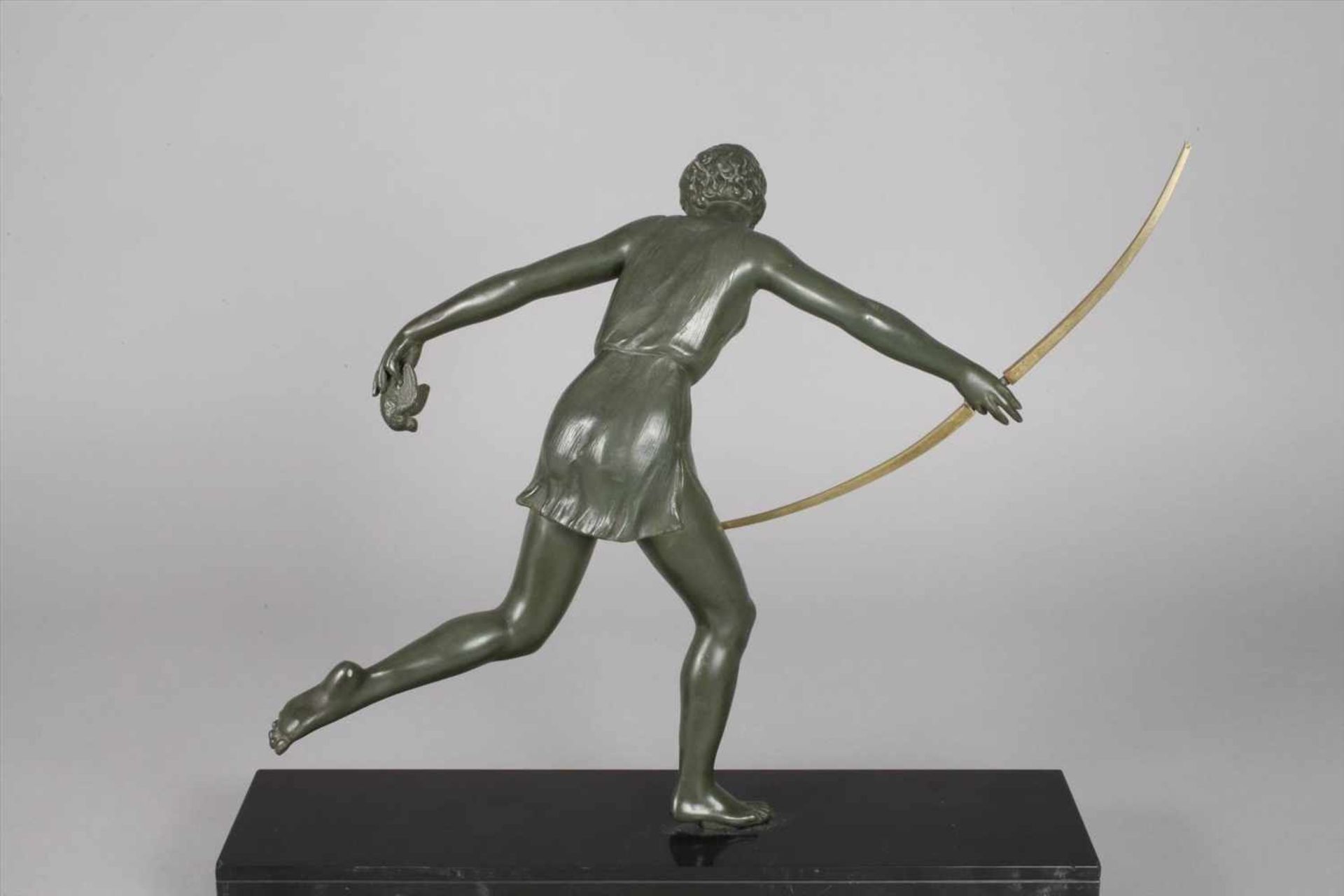 Nitche, Diana mit Bogen1. Hälfte 20. Jh., auf dem Sockel montiert, Metall grünlich patiniert, - Bild 2 aus 3