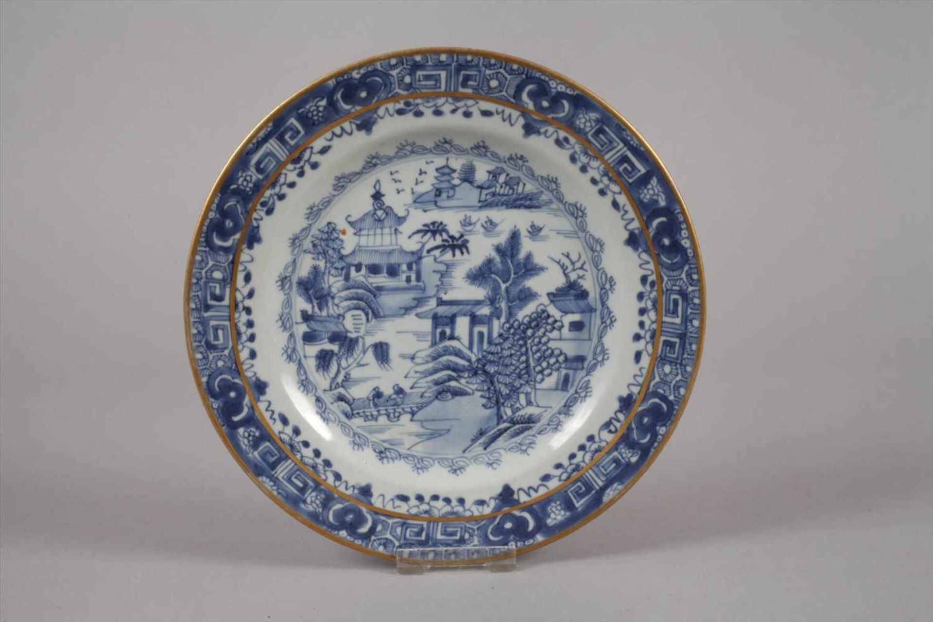 Teller und Schale Blaumalerei wohl China, 19. Jh., ungemarkt, Schale Fayence, mit kleisterblauem - Bild 4 aus 5