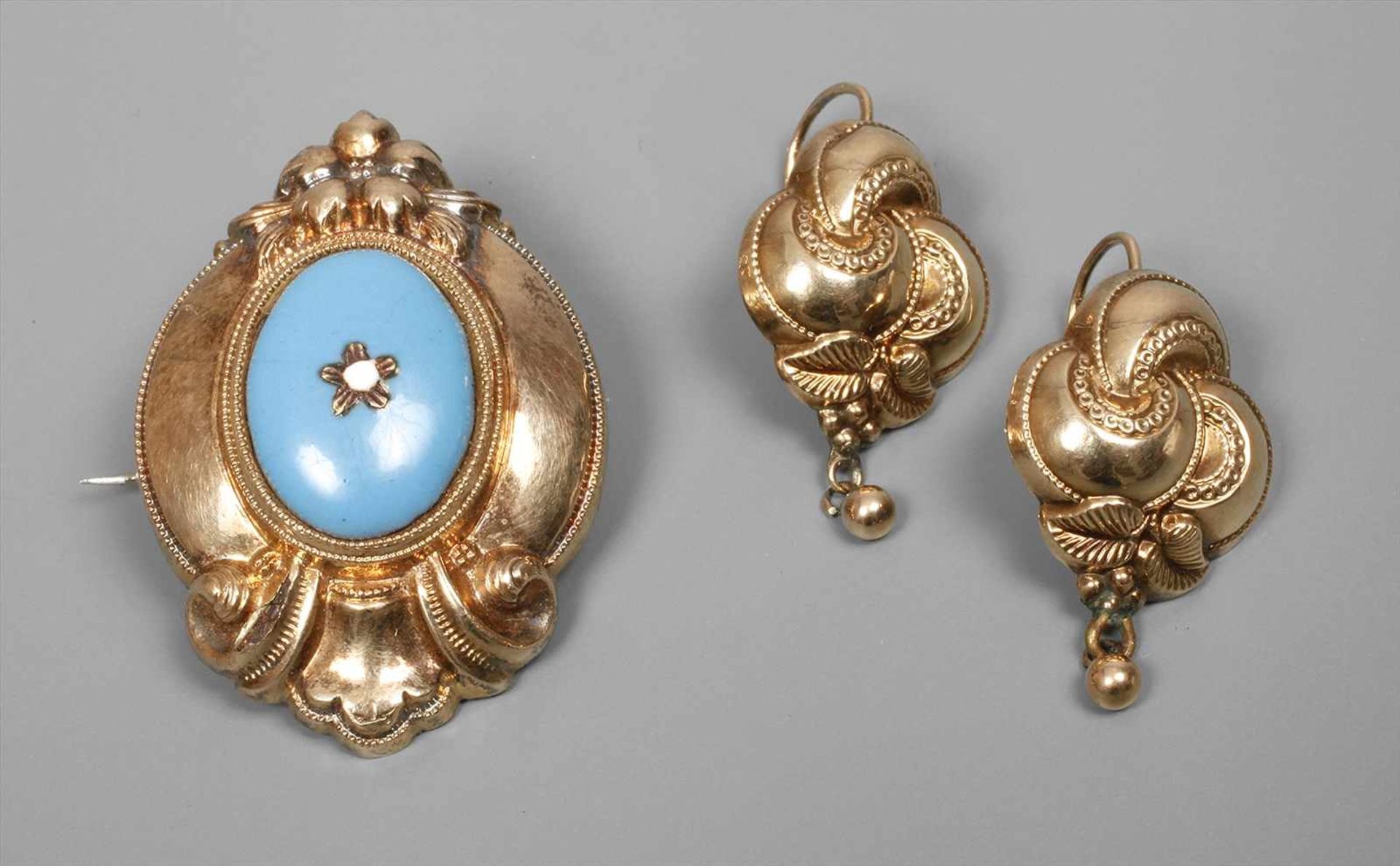 Biedermeierschmucksetum 1830, Schaumgold, Brosche besetzt mit türkisfarbenem Glaspastencabochon,