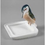 Meissen Eisvogel auf SchaleEntwurf Paul Walther 1905, monogrammiert PW, Ausformung 1910, blaue