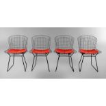Vier Wire ChairsEntwurf Harry Bertoia 1950/52, Ausführung wohl 1990er Jahre, schwarz lackiertes