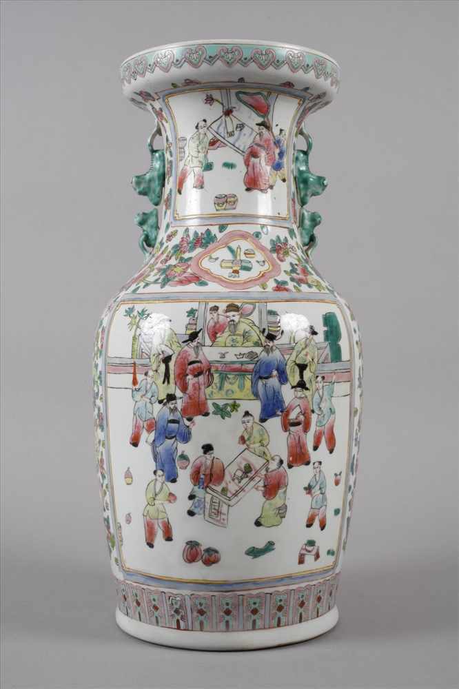 Vase Famille roseMitte 20. Jh., ungemarkt, cremefarben glasiertes Porzellan in polychromer - Image 6 of 6