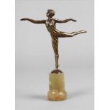 Otto Scheer, Balletttänzerinum 1925, signiert, Bronze dunkel patiniert und mit Kaltbemalung partiell