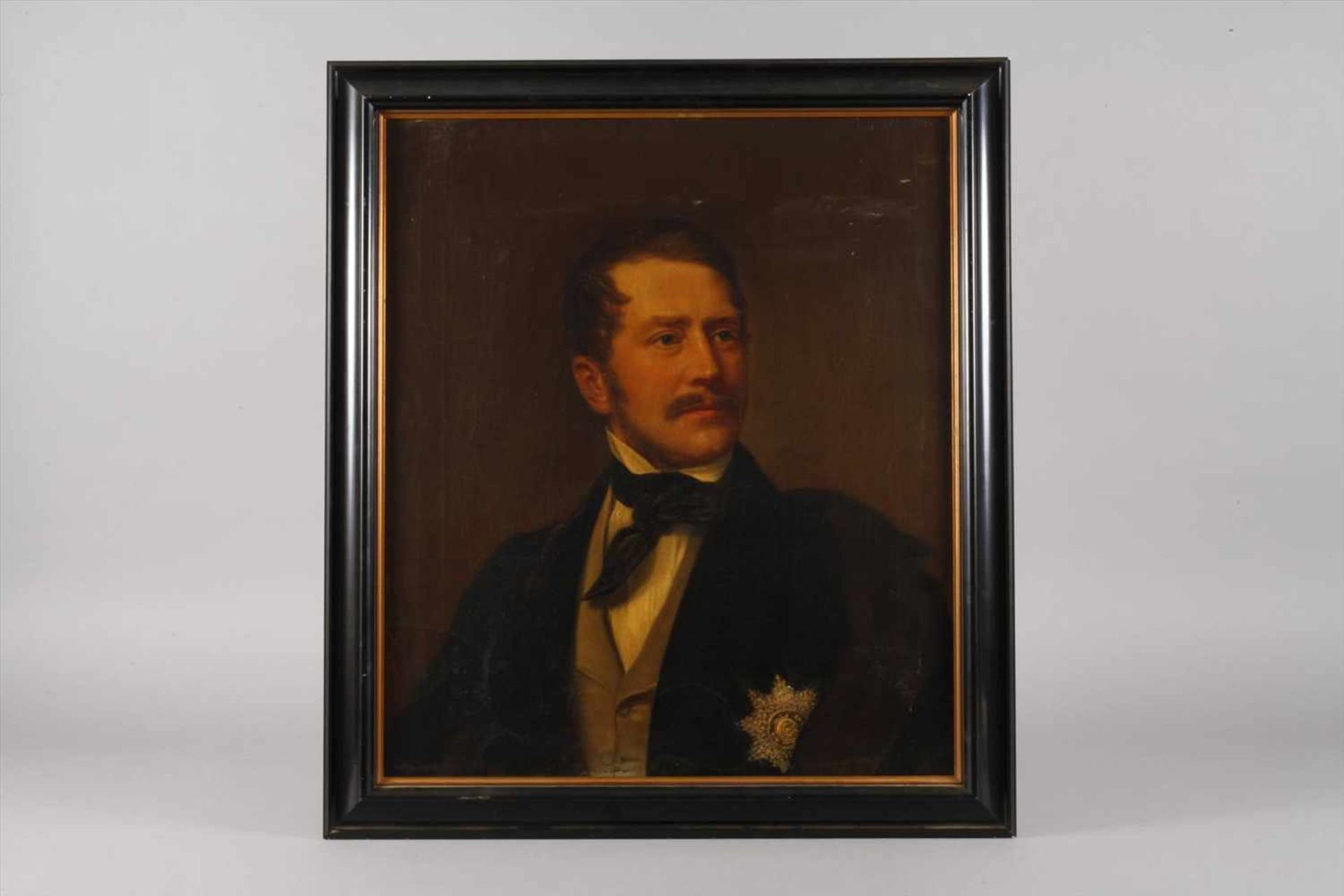 August Prinzhofer, HerrenportraitBrustbildnis eines jüngeren, vornehm gekleideten Mannes mit - Bild 5 aus 5