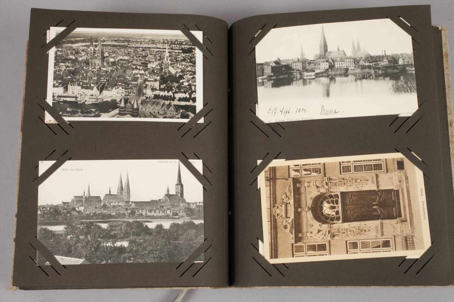 Paar Ansichtskartenalben Lübeckca. 280 Postkarten um 1910 bis vor 1945, dabei wenige farbig - Bild 2 aus 8