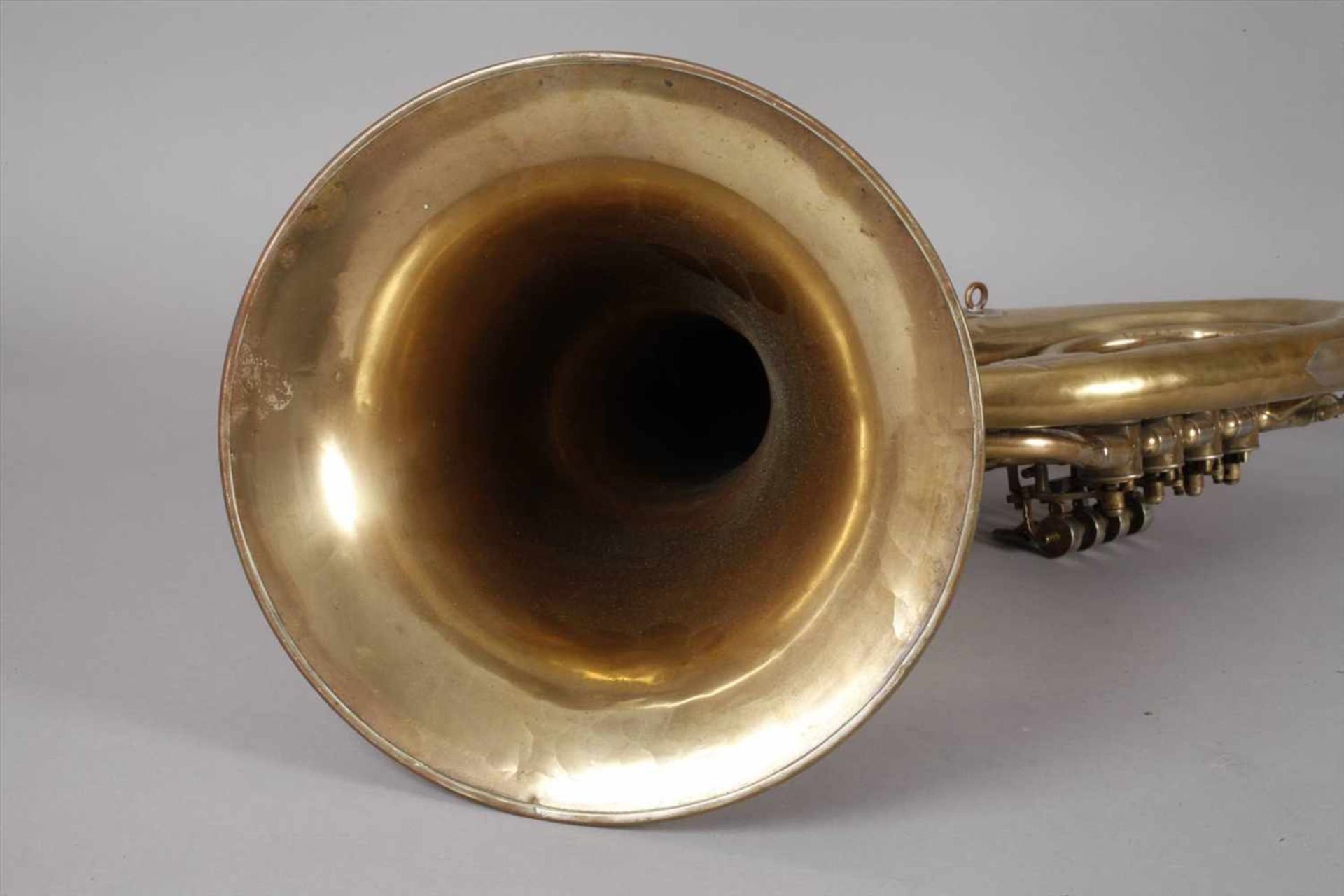 B-Tenorhorn1930er Jahre, gemarkt Hans Bartl Bleistadt, Messinggehäuse, teils versilbert, mit 4 - Bild 4 aus 5