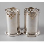 WMF zwei Vasenständer Art déco1920er Jahre, gestempelte Straußenmarken, Metall versilbert,