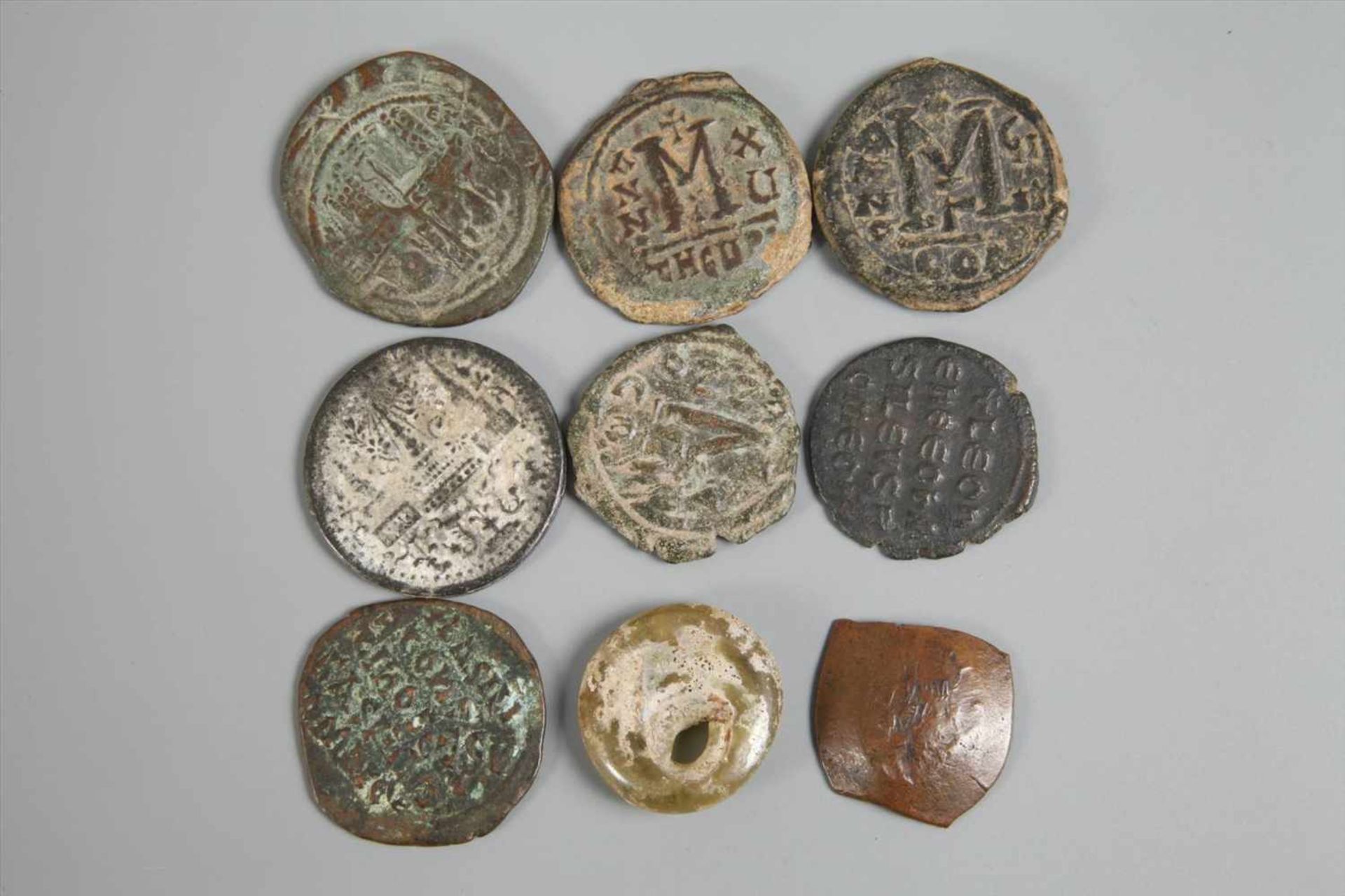 Konvolut byzantinisch-spätrömische Münzenacht Münzen, dabei eine AE-Schüsselmünze sowie wohl eine - Bild 2 aus 3