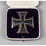 Eisernes Kreuz 19141. Klasse, gewölbt, Hersteller "J. H. Werner Berlin", im Etui, dieses etwas