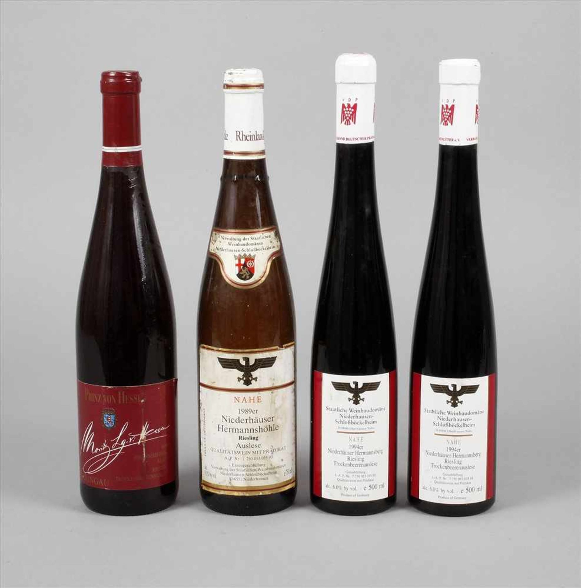 Vier Flaschen Wein2. Hälfte 20. Jh., dabei dreimal Niederhäuser Hermannshöhle 1989er Riesling
