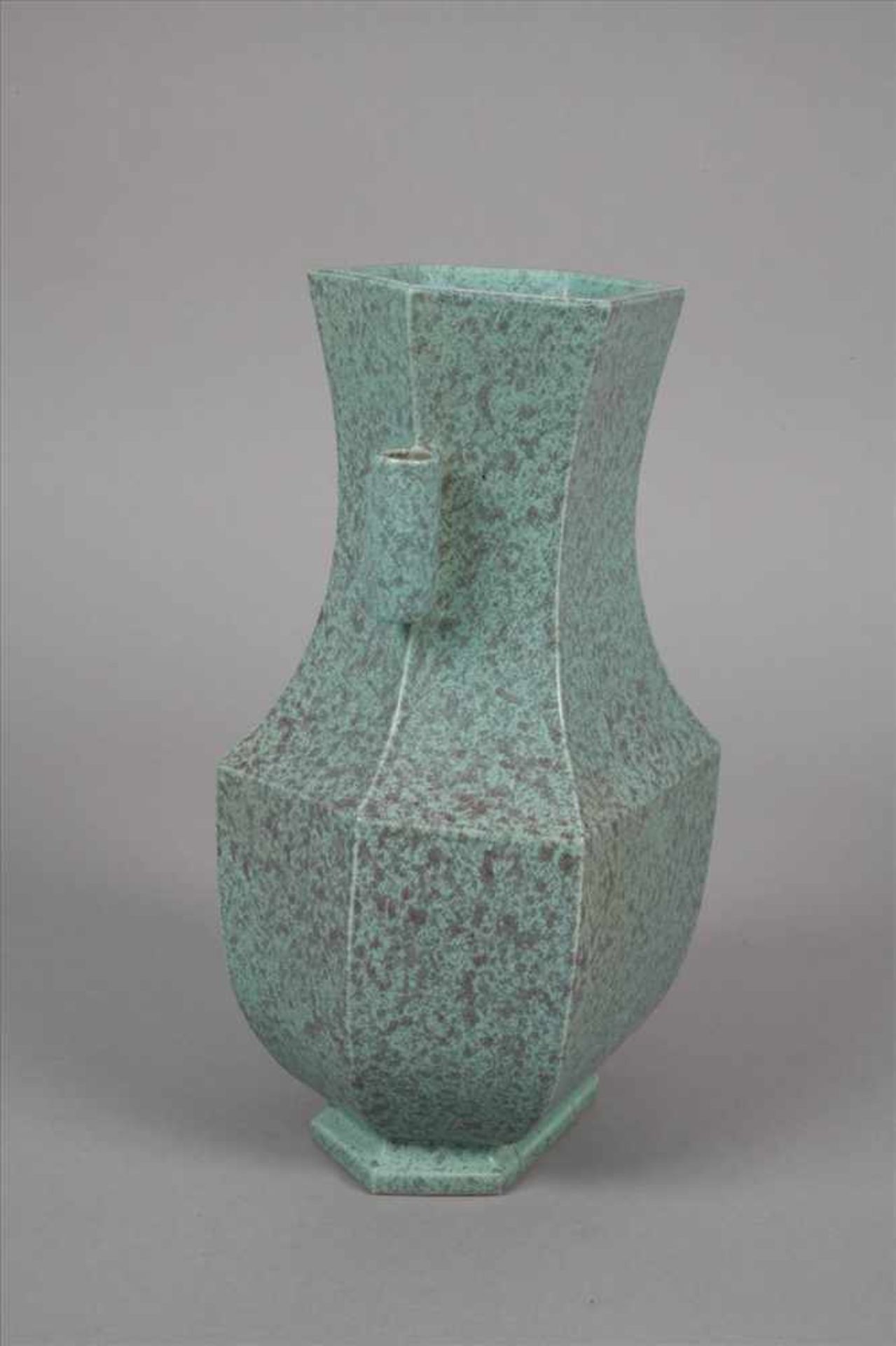 Vase China20. Jh., am Boden geprägte 4-Zeichen-Marke, Porzellan in türkisfarbener Aufglasur mit - Bild 3 aus 3