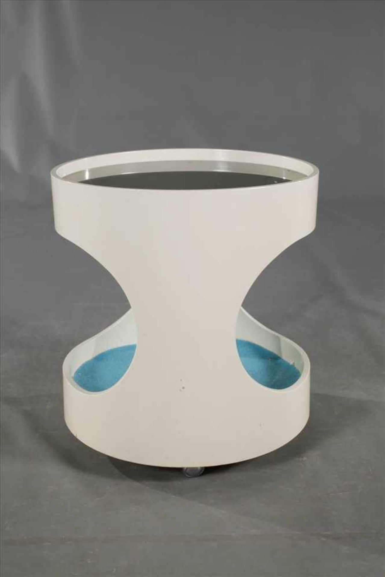 Bartisch1970er Jahre, zylindrisches Gestell aus Kunststoff, auf vier Rollen gelagert, eingelassene - Bild 2 aus 4