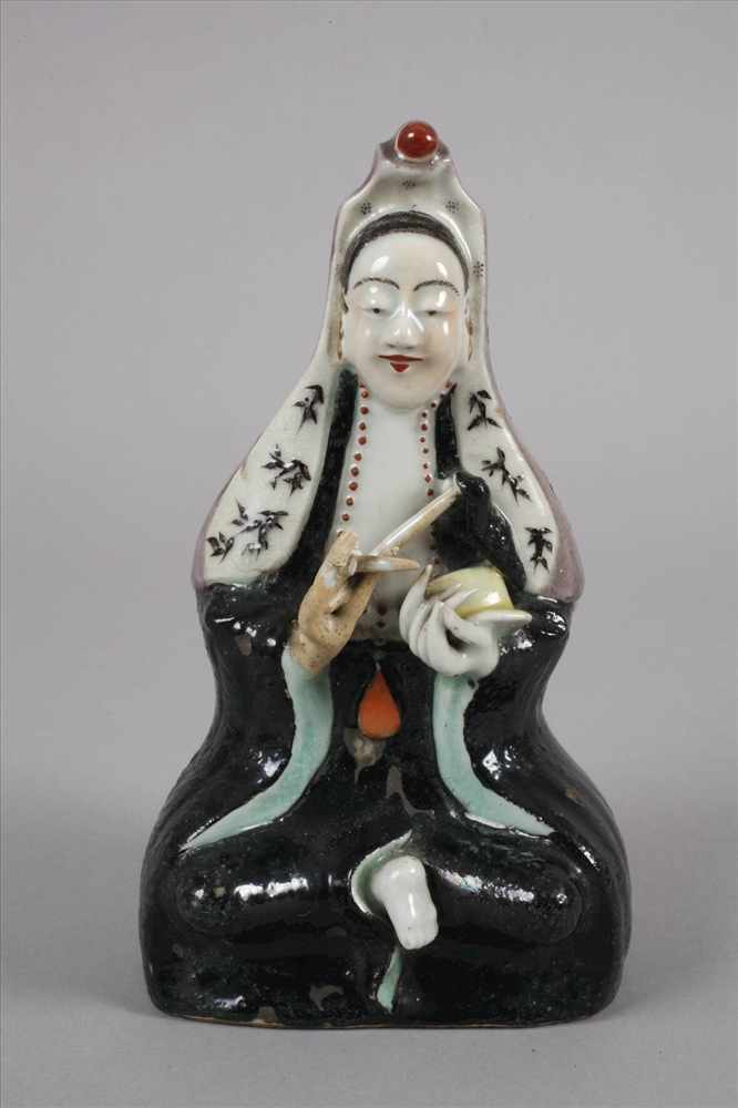 Vier PorzellanfigurenChina, 19. Jh., ungemarkt, Weißporzellan bzw. Porzellan in polychromer - Image 3 of 5