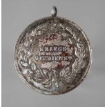 Militär-EhrenzeichenForm der 2. Klasse 1864, Weißmetall versilbert, sichtbare Tragespuren, D ca.